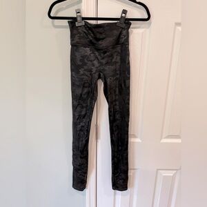Spanx Small Women’s Faux Leather Leggings Black Camouflage 27” inseam